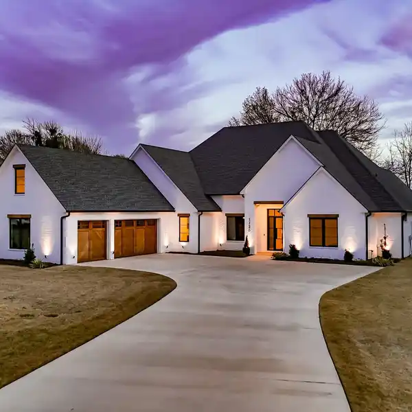 STUNNING HOME ON RICHLAND CHAMBERS LAKE