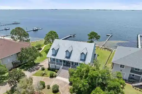 Exceptional Soundside East Retreat