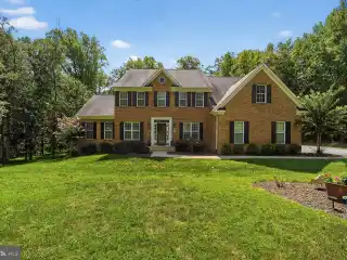 Idyllic Retreat on a Secluded Wooded Lot