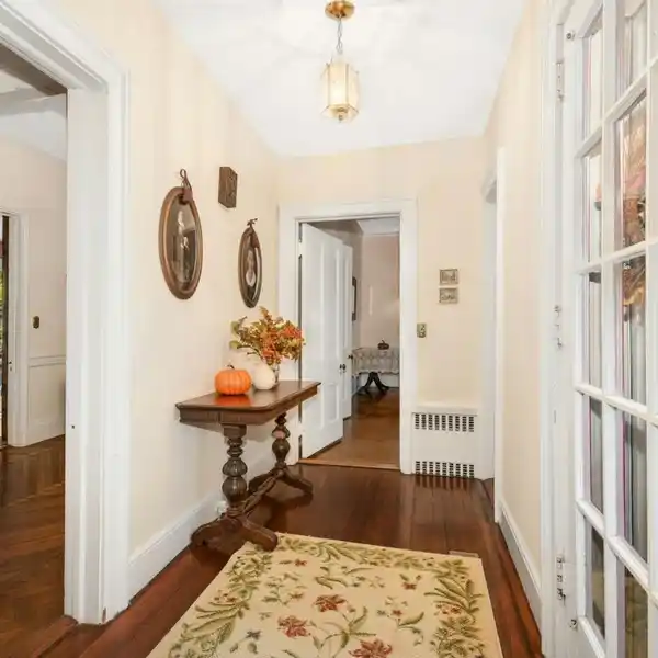 IMPRESSIVE AND WELCOMING LUXURY HOME