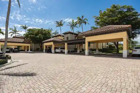 Luxury Living at Naples Bay Resort