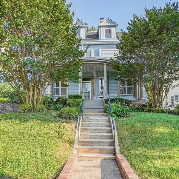 SPACIOUS CLASSIC HOME IN BEAUTIFUL BROOKLAND