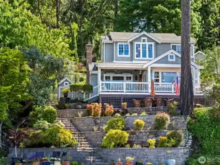 Delightful Gig Harbor Waterfront Home