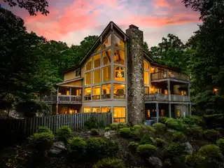 Exquisite Estate on 6.76 Acres