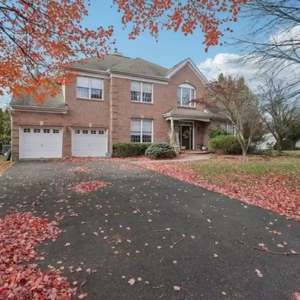 ELEGANTLY DESIGNED GRAND COLONIAL HOME