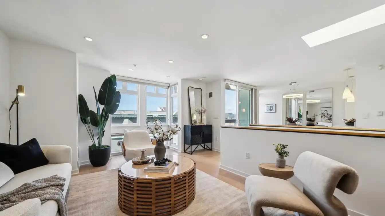 Top-floor Condo in the Marina District