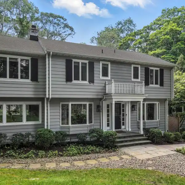 FULLY UPDATED 4-BEDROOM COLONIAL