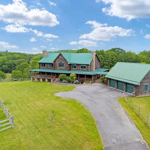 INCREDIBLE 12.5-ACRE PROPERTY