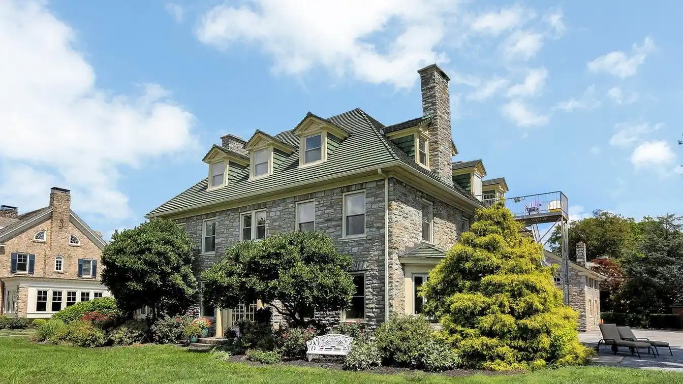 Historic Riverfront Mansion in Harrisburg City