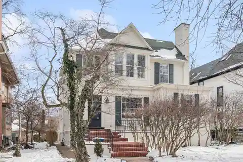Amazing Victorian-era Home in the Lakeshore Historic District