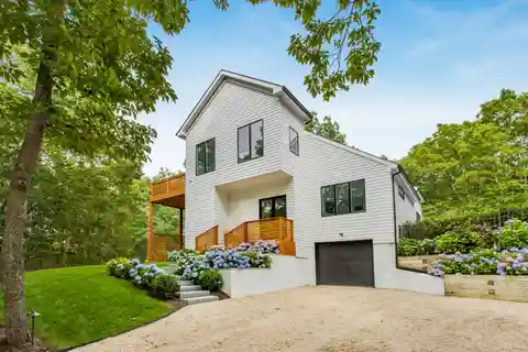 The Treehouse - Completely Renovated Sag Harbor Five Bedroom Rental