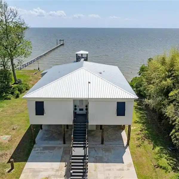 COASTAL LUXURY LIVING AT ITS FINEST