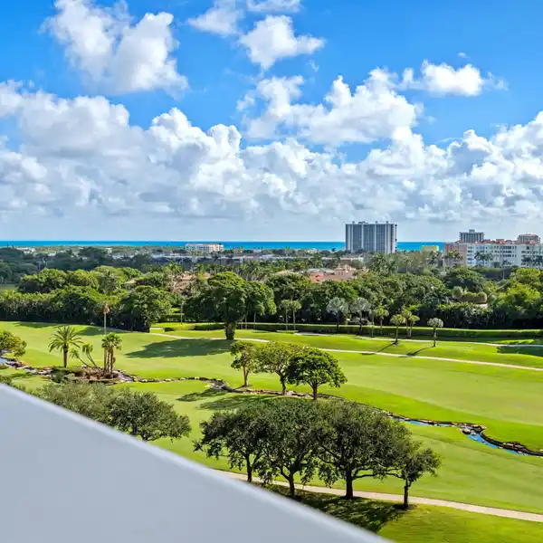 CONTEMPORARY LUXURY OVERLOOKING RESORT & OCEAN