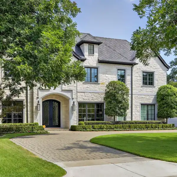 EXCEPTIONAL EXECUTIVE HOME