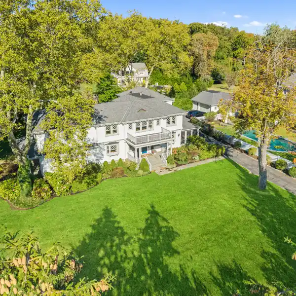 DISTINGUISHED ORIENTA POINT ESTATE