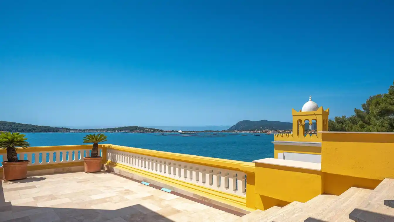 Exceptional Apartment with Commanding Views