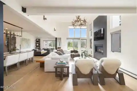 Zen-Inspired Golf Course Townhome at Mission Ridge