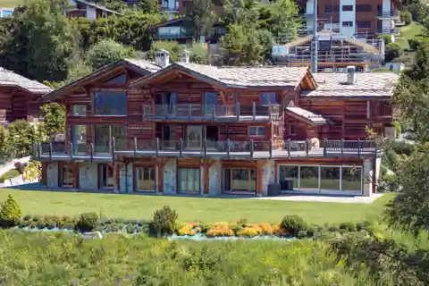 Sumptuous Property Enjoys an Exceptional Setting