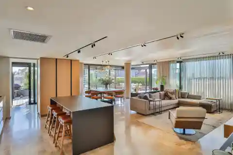 Luxurious Penthouse Styled Apartment