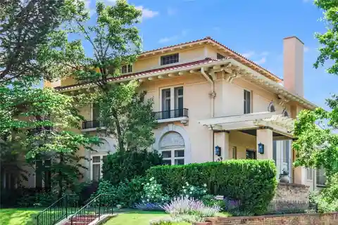 Elegance and Luxury in the Historic Country Club Neighborhood
