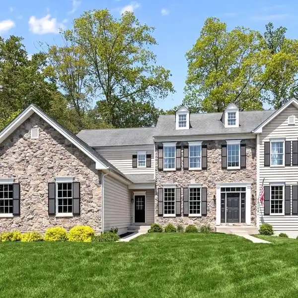SPRAWLING CEDARDAY ESTATE