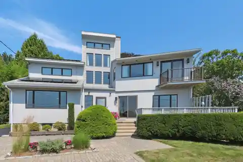 Architect-Designed Oceanfront Oasis