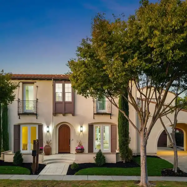 ARCHITECTURAL GRACE WITH PRIVATE GUEST WING LUXURY