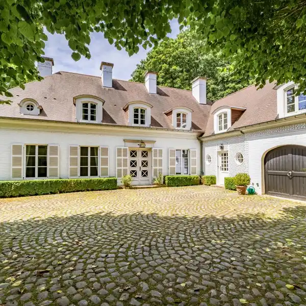 ELEGANT CLASSIC VILLA