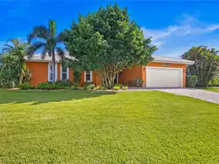 Modern Coastal Living in Venetian Isles