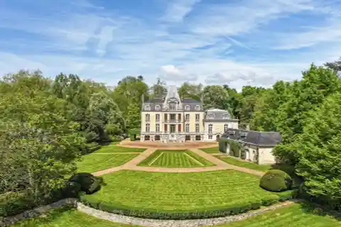 Elegant 18th Century Chateau