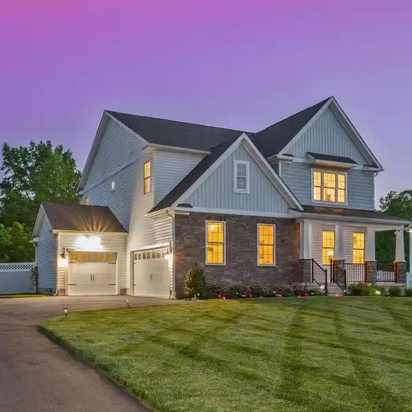 GORGEOUS HOME IN EXCLUSIVE HIDDEN CREEK
