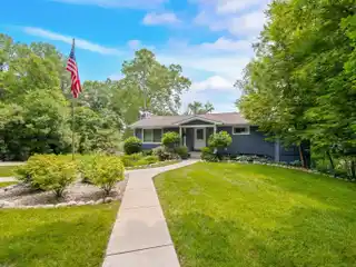 Serene Lake Lemon Living with Private Dock