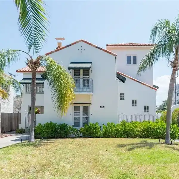 ONE OF THE FIRST HOMES ON DAVIS ISLANDS