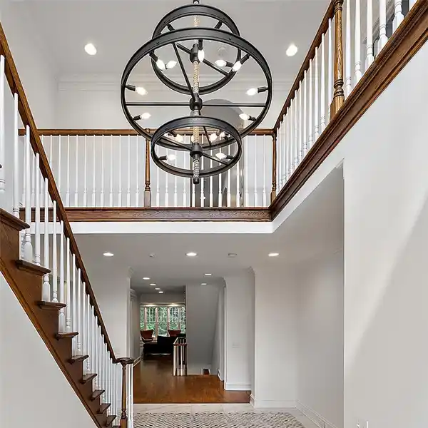 EXPANSIVE ESTATE WITH A FLEXIBLE LAYOUT