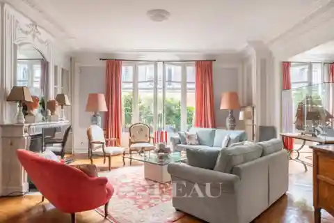 Bright Apartment in a Magnificent Early 20th Century Building