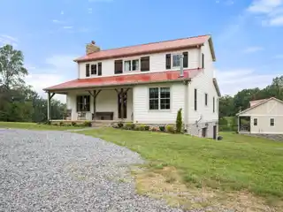 Idyllic Five-Acre Retreat in Leipers Fork