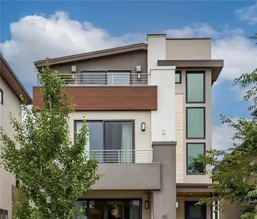 Luxurious Residence in Sought-after Boulevard One Lowry