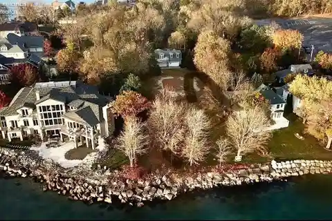 2.8 Acres on Lake Erie
