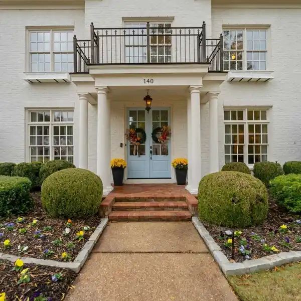 CLASSIC CHARM MEETS MODERN COMFORT