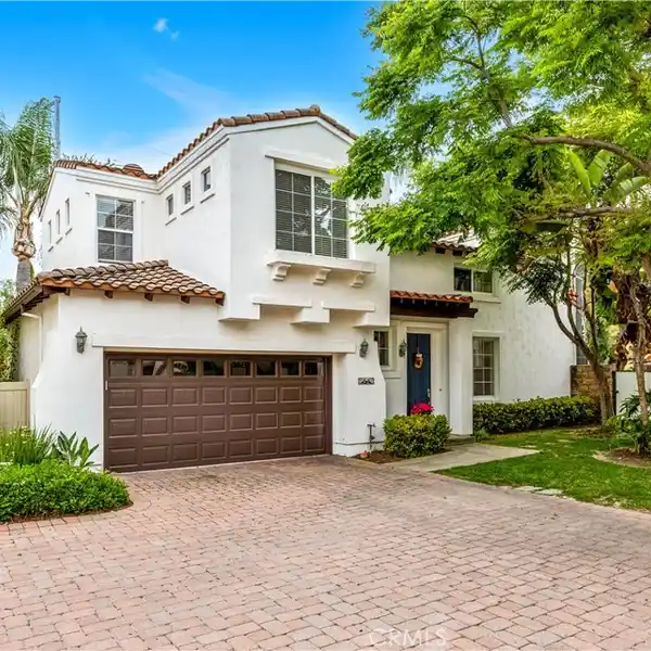 BEAUTIFULLY UPGRADED TURNKEY DETACHED CONDO