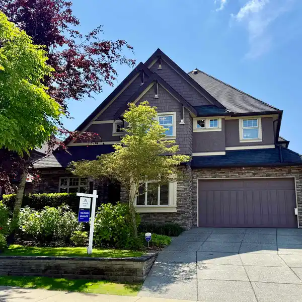 BEAUTIFULLY DESIGNED CUSTOM HOME IN MORGAN HEIGHTS