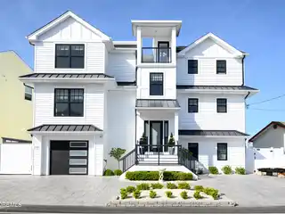 Coastal Getaway in Beach Haven West