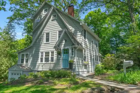 Private Retreat Near Downtown Delights