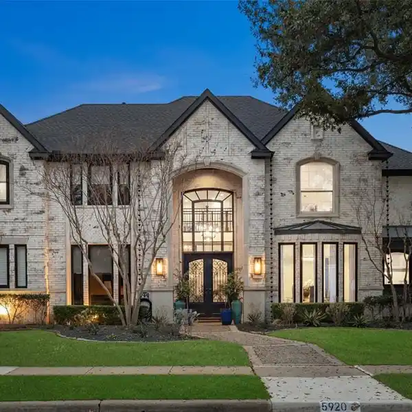 BEAUTIFUL HOME IN PRESTIGIOUS WILLOW BEND WEST