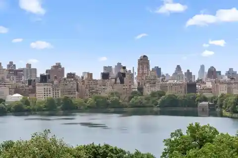 Grand Corner Apartment with Amazing Views