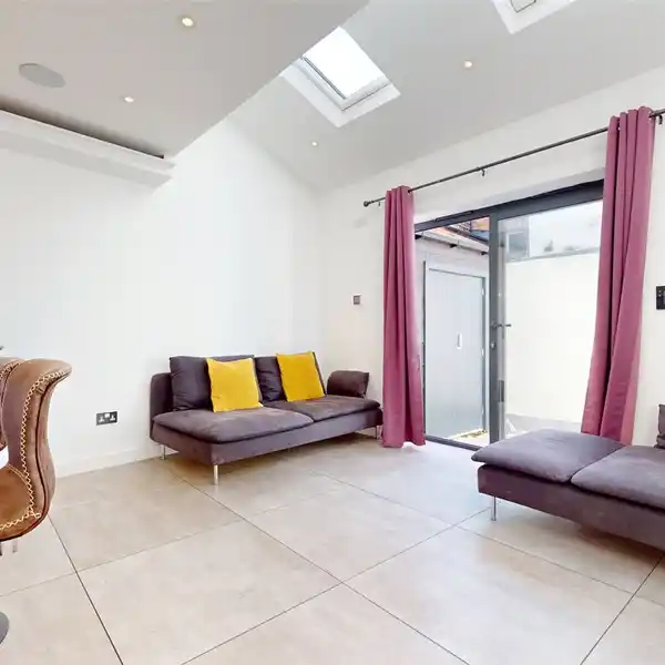 SMART SPLIT-LEVEL MEWS HOME