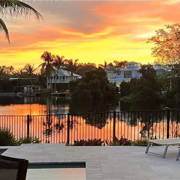 LAKEFRONT IN LAKE PARK