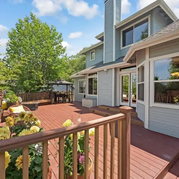 OUTSTANDING AND INVITING FAMILY HOME