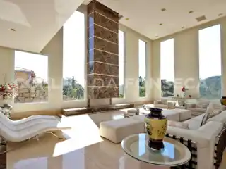 Magnificent Bright and Spacious Residence