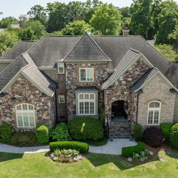 LUXURY AND PRIVACY IN A PRIME LOCATION